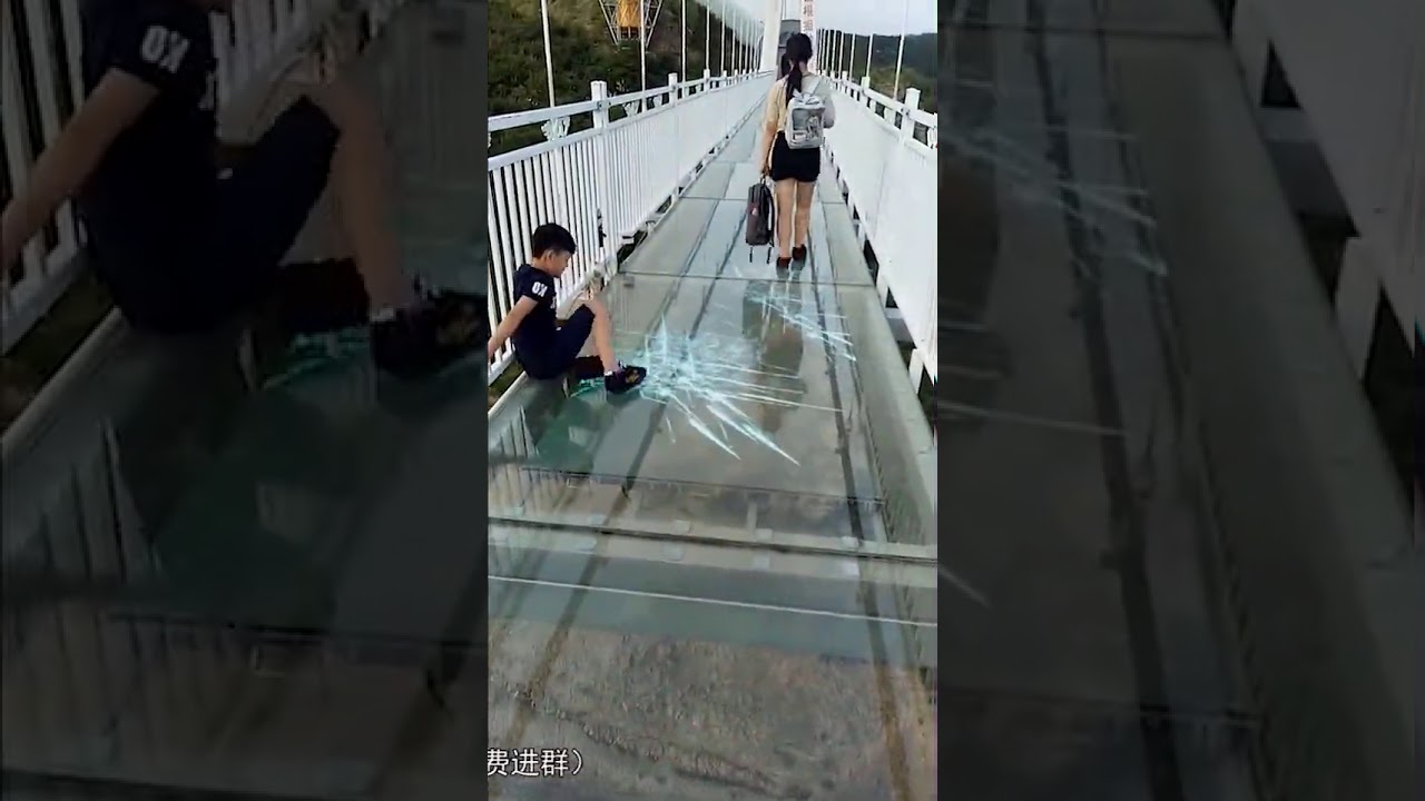 Стеклянный мост в китае с эффектом трескающийся стекла Стеклянный мост в китае с эффектом трескающийся стекла